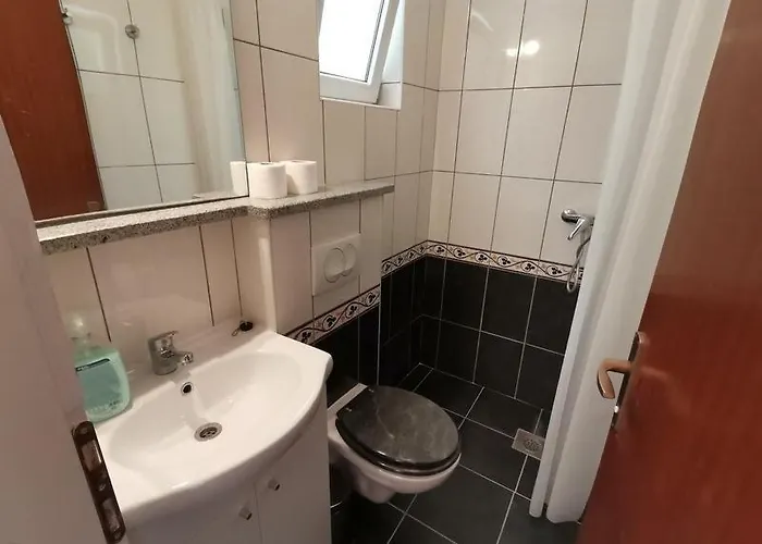 Demori Gostinjska kuća 3*